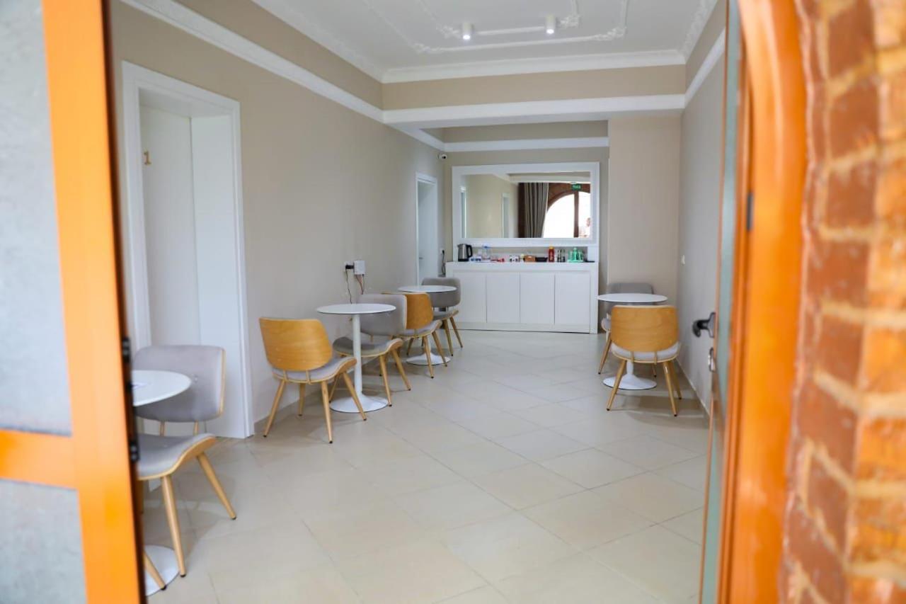 Merkaj Hotel Berat Exteriör bild