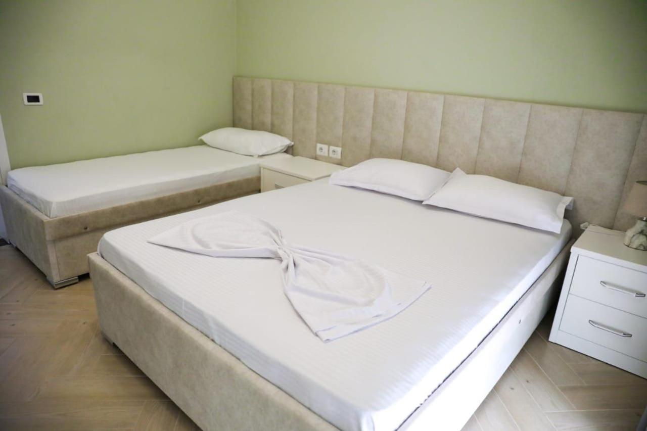 Merkaj Hotel Berat Exteriör bild