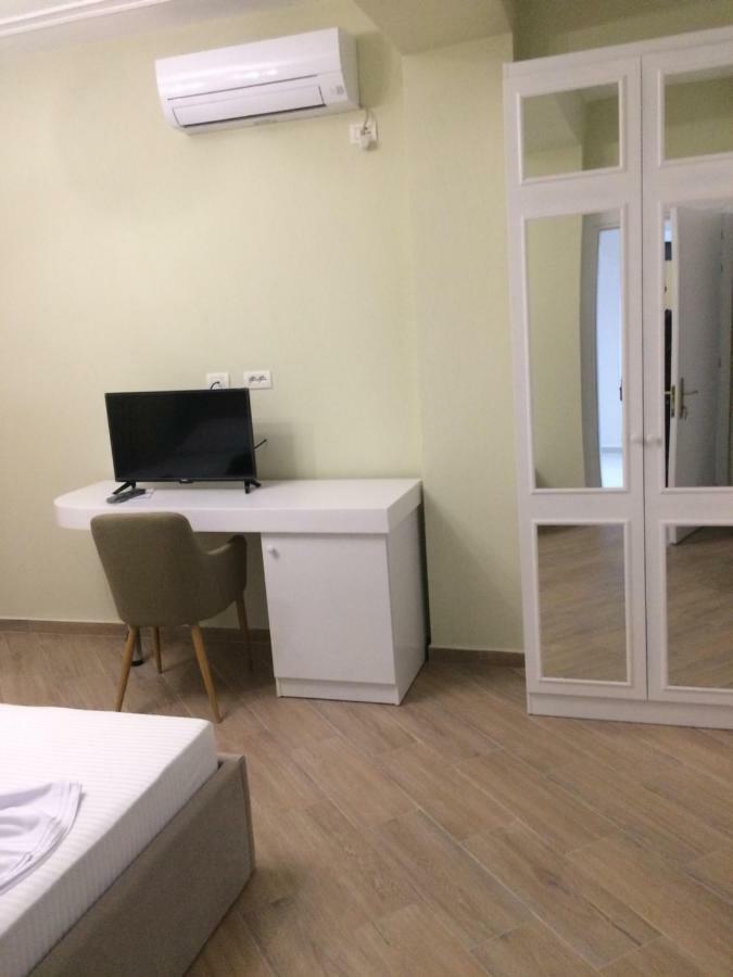 Merkaj Hotel Berat Exteriör bild