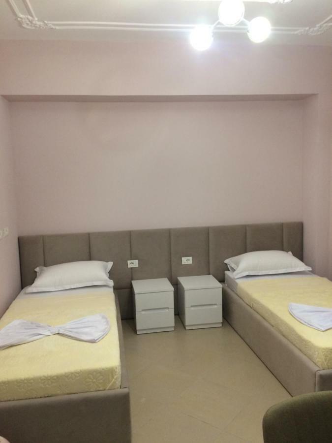 Merkaj Hotel Berat Exteriör bild